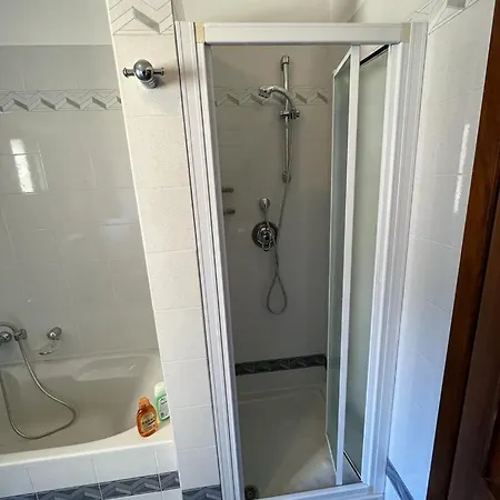 Leonardo Guest house *