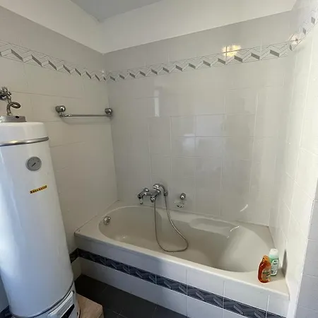 Leonardo Guest house